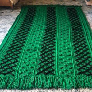 🚜 Farmland Fisherman Style Afghan w/Fringe Hand Crocheted In Green & Black